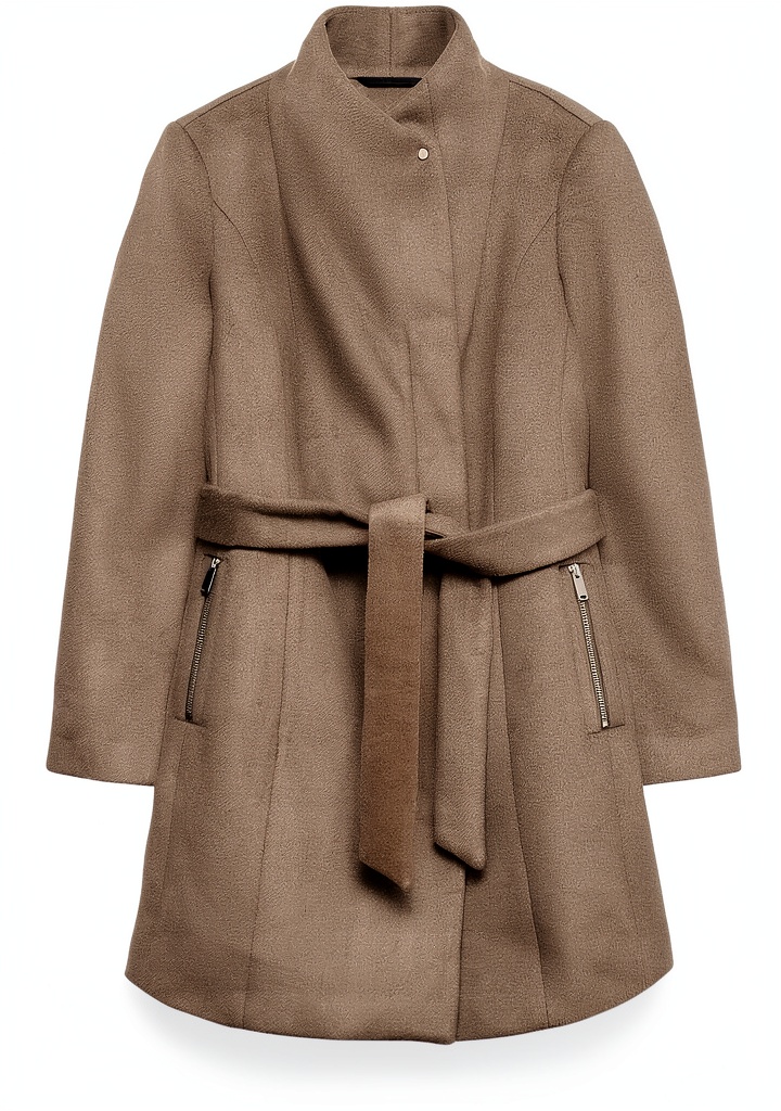 'Cappotto VERO MODA Silver Mink indossato in un contesto urbano'