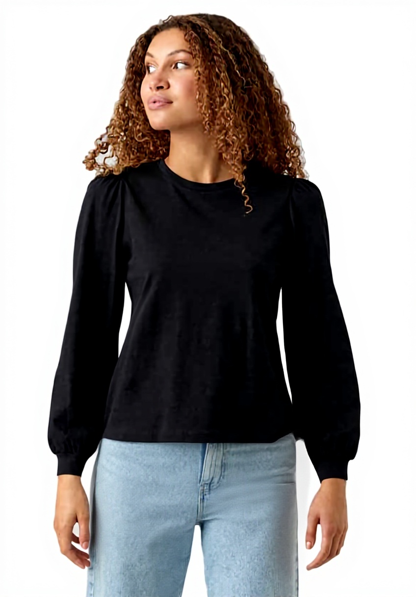 Vero Moda T-Shirt Donna indossata in contesto casual