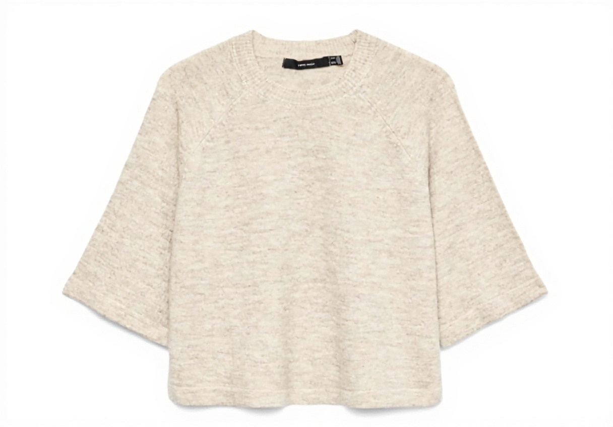 'Maglione VERO MODA donna colore rosa indossato in ambiente casual'